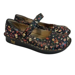 Chic Floral Mary Jane Flats